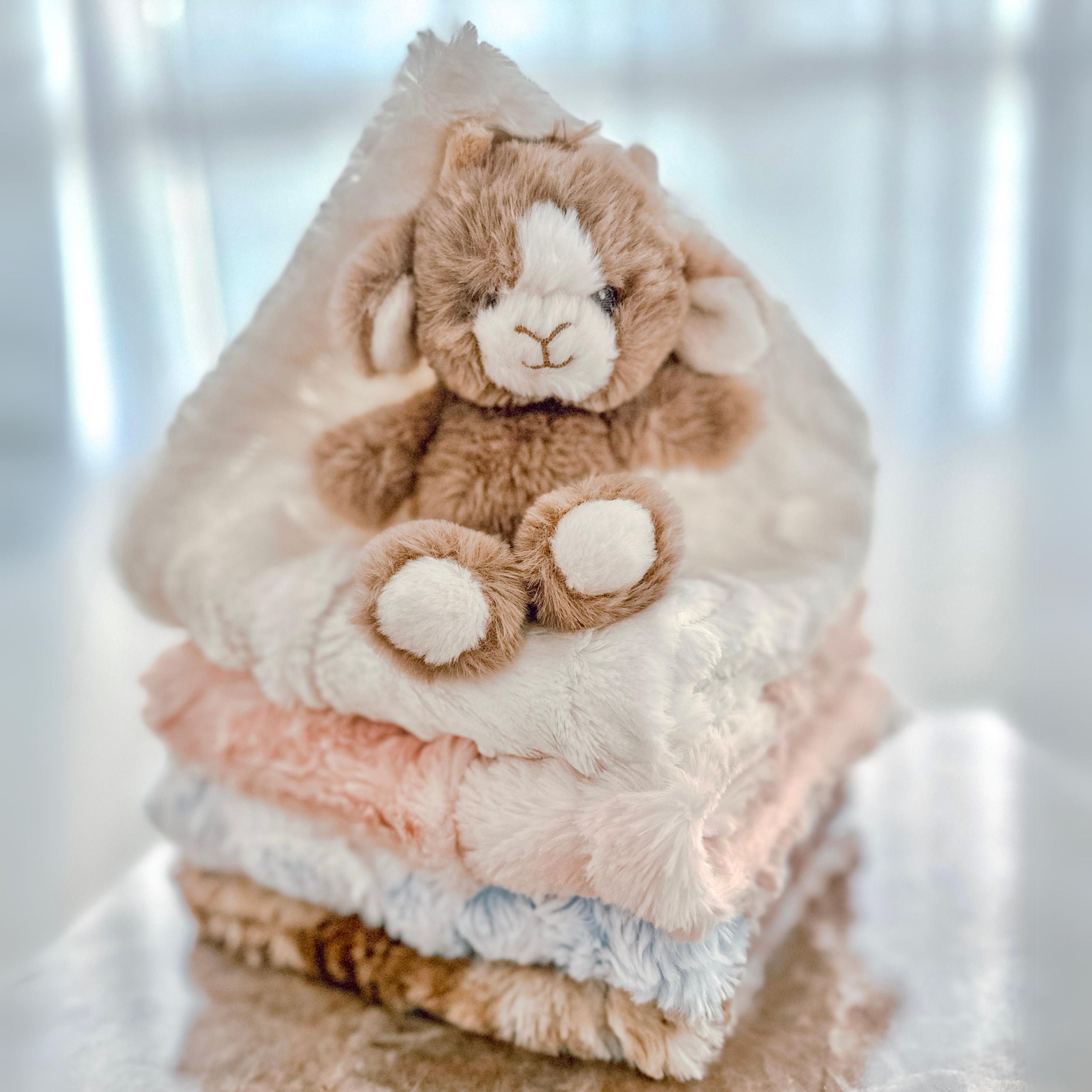 MINI LUNA PLUSH LUXIE POCKET BLANKETS - IVORY with BILLY GOAT