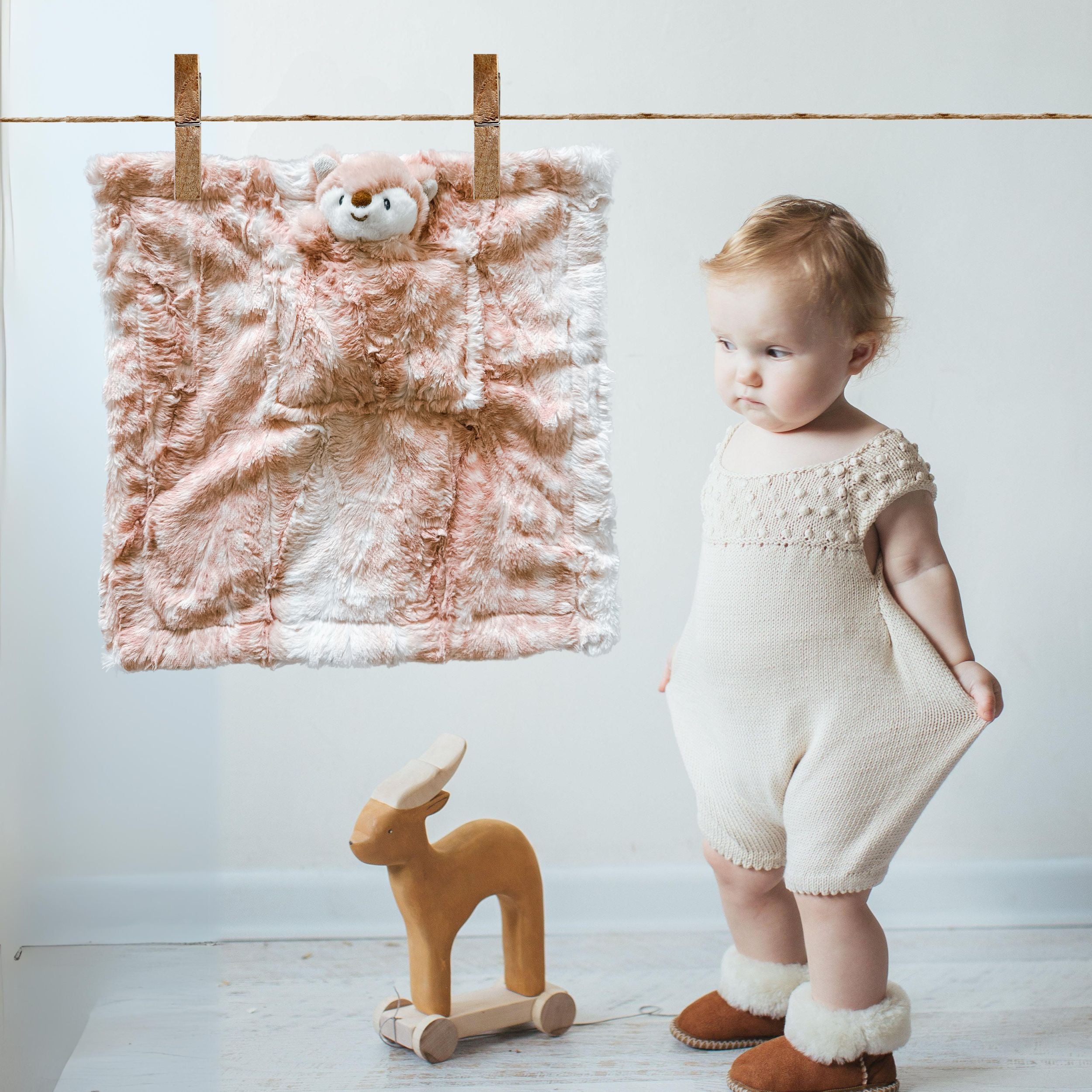 MINI LUNA PLUSH LUXIE POCKET BLANKETS - BLUSH