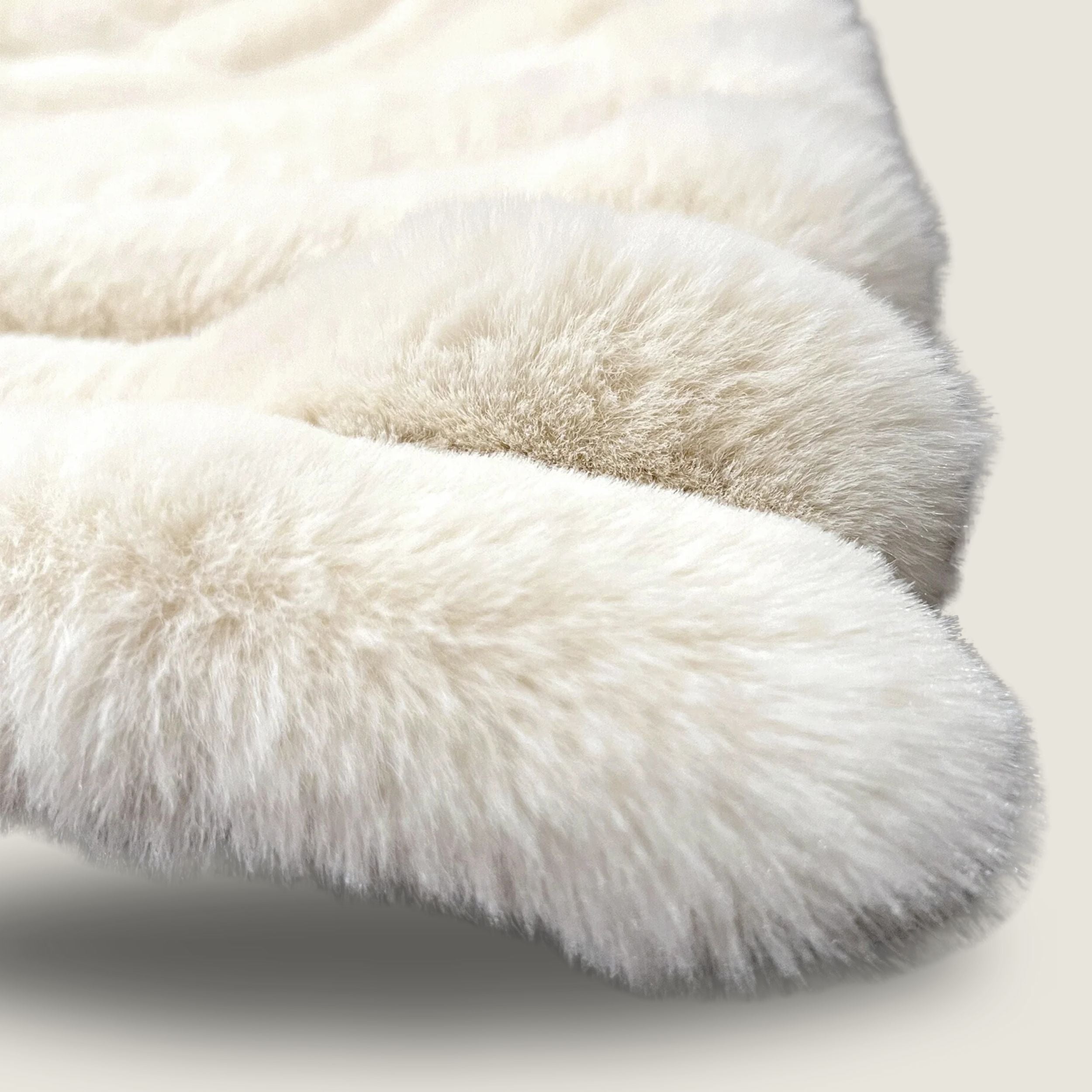 LOUNGE FAUX FUR BLANKET -VANILLA